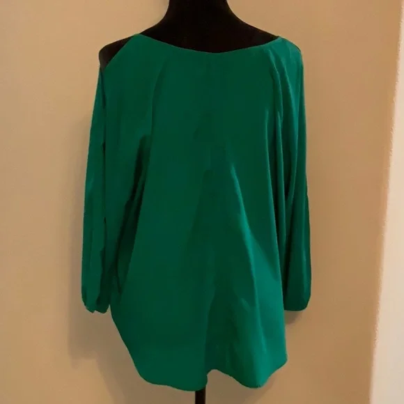 BLouse - Picture 2 of 3